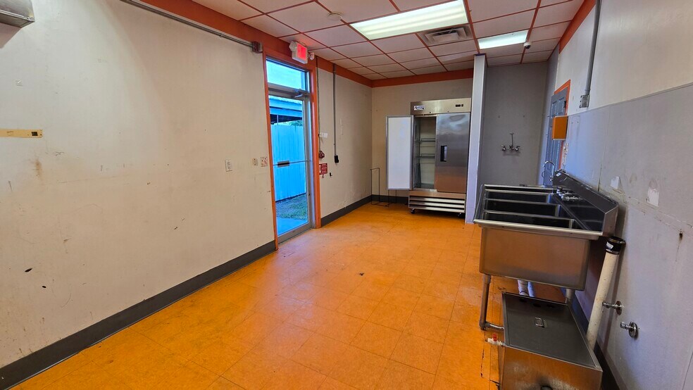 More Photos Of 98 Southport Rd, Spartanburg Restaurant For Lease