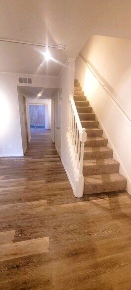 More Photos Of 1111 Autrey St, Houston Apartments For Sale