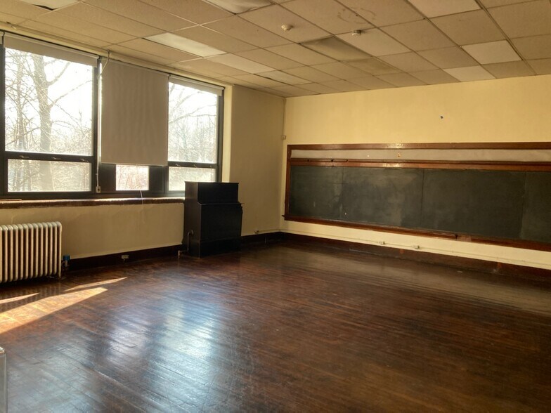 More Photos Of 1 Fairview Ave, Phillipsburg Office For Sale