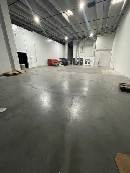 More Photos Of 2701 NW 107th Ave, Miami Refrigeration Cold Storage For Lease