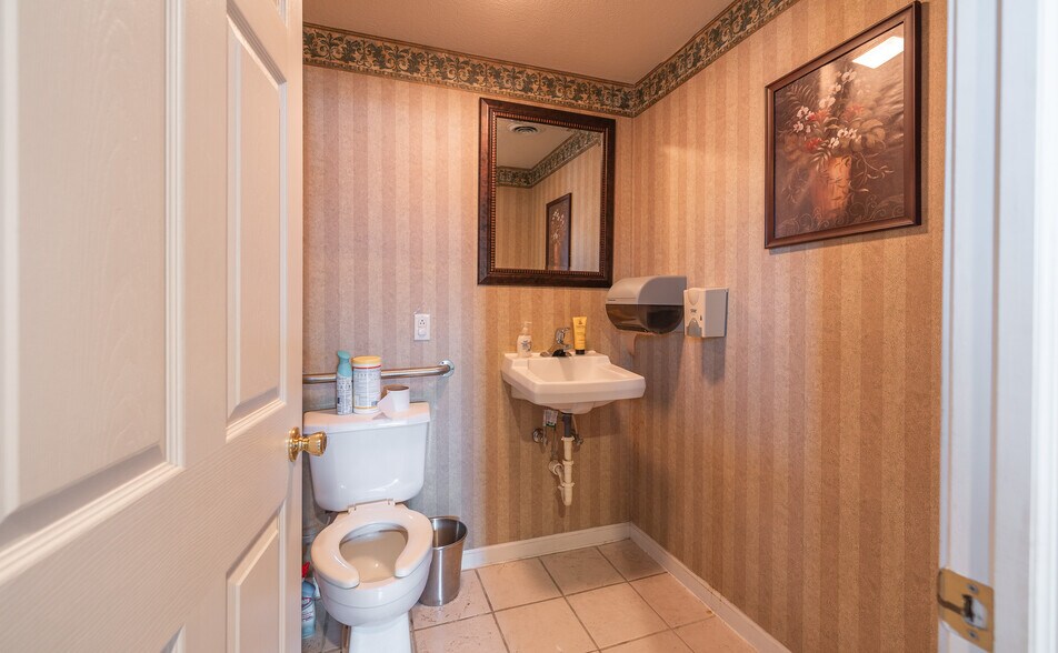 More Photos Of 575 Marshall Dr, Saint Robert Office For Sale