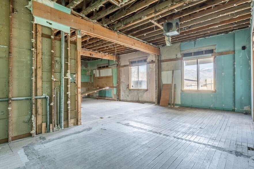 More Photos Of 162 N Main St, Bishop General Retail For Sale