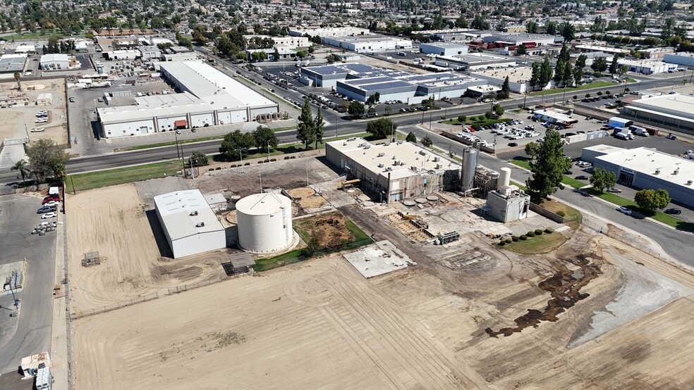 More Photos Of 5455 District Blvd, Bakersfield Distribution For Sale
