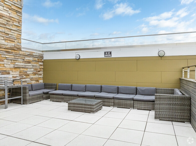 More Photos Of 901 New Hampshire St, Lawrence Apartments For Lease