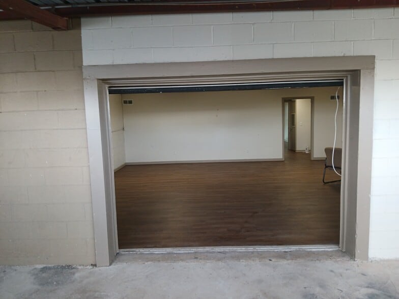 More Photos Of 1718 Creighton Ave SE, Decatur Flex For Sale