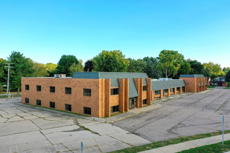 More Photos Of 38116-38160 S Gratiot Ave, Clinton Township Freestanding For Sale