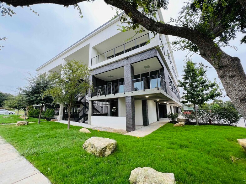More Photos Of 8701 Menchaca Rd, Austin Medical For Lease