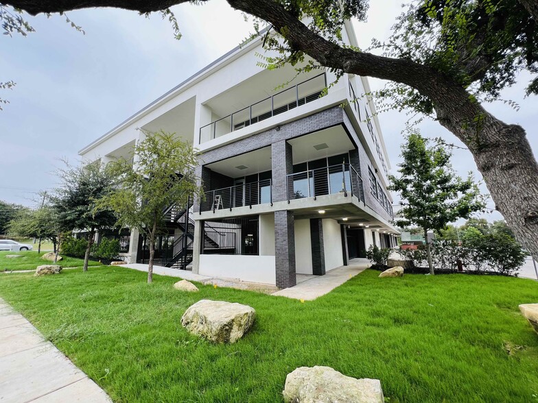 More Photos Of 8701 Menchaca Rd, Austin Medical For Sale