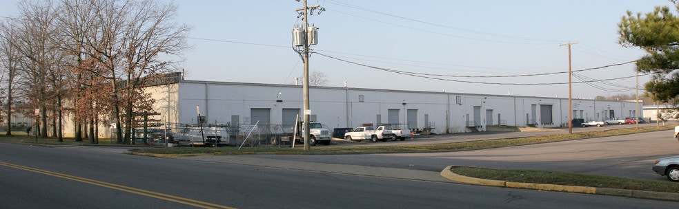 More Photos Of 4300-4326 Eubank Rd, Richmond Distribution For Lease