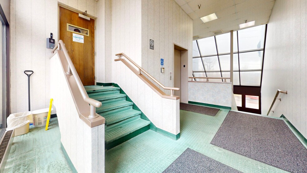 More Photos Of 2228-2230 Sunset Blvd, Steubenville Office For Lease