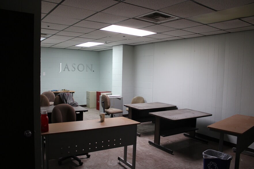 More Photos Of 8328 Macarthur Dr, North Little Rock Manufacturing For Lease