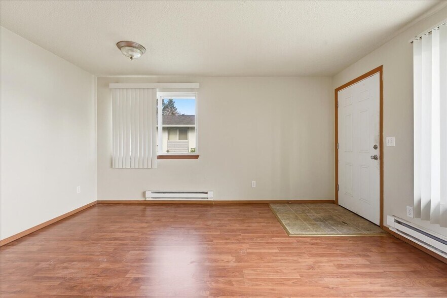 More Photos Of 1100-1105 S Pearl St, Centralia Apartments For Sale