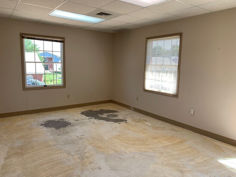 More Photos Of 308 N Cleveland Massillon Rd, Akron Office For Lease