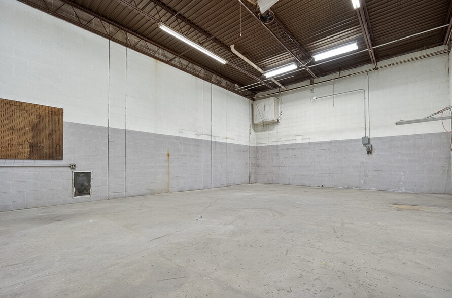 More Photos Of 6209 S Shields Blvd, Oklahoma City Manufacturing For Sale