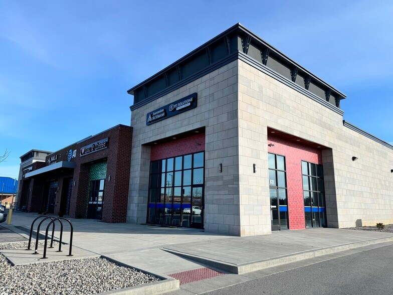 More Photos Of 637-705 E State Road 32, Westfield Storefront For Sale