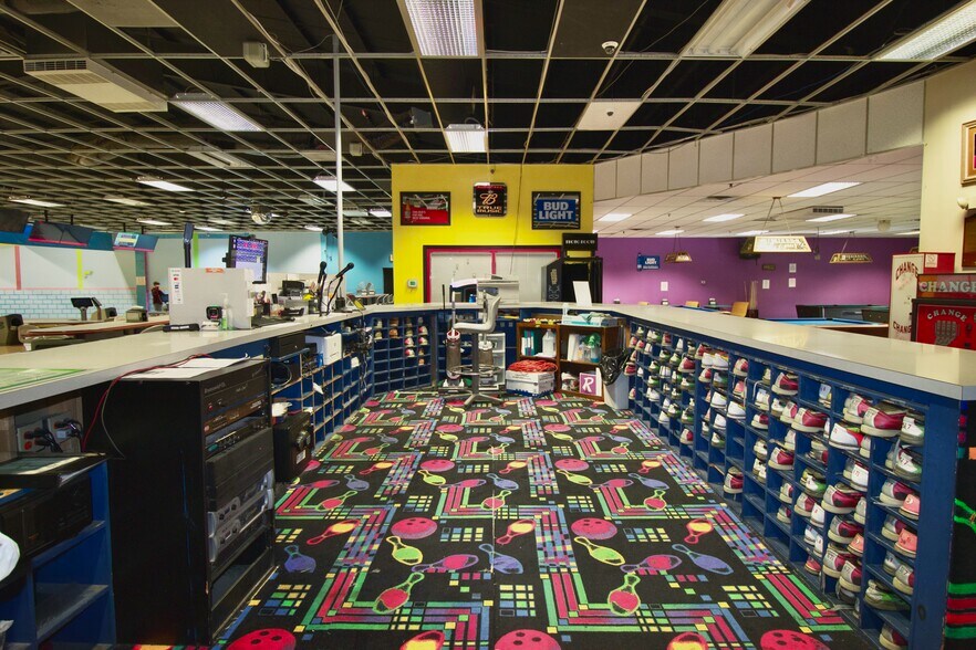 More Photos Of 157 Maple Carriage Dr, Lewisburg Bowling Alley For Sale