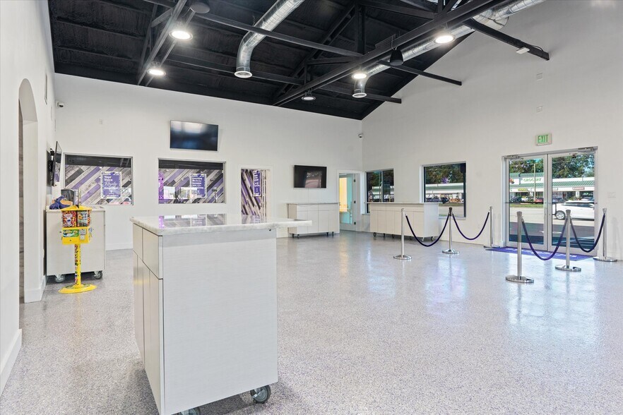 More Photos Of 389 N Us-17-92, Longwood Auto Dealership For Lease