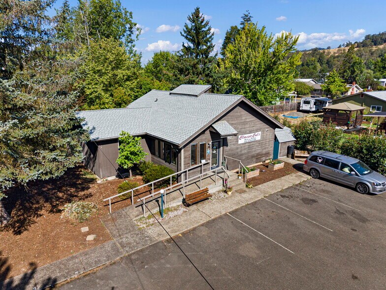 More Photos Of 92 NW Glenhart Ave, Winston Freestanding For Sale