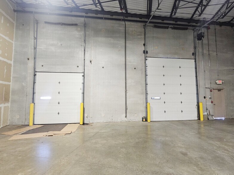 More Photos Of 1603 Rock Creek Blvd, Joliet Distribution For Lease