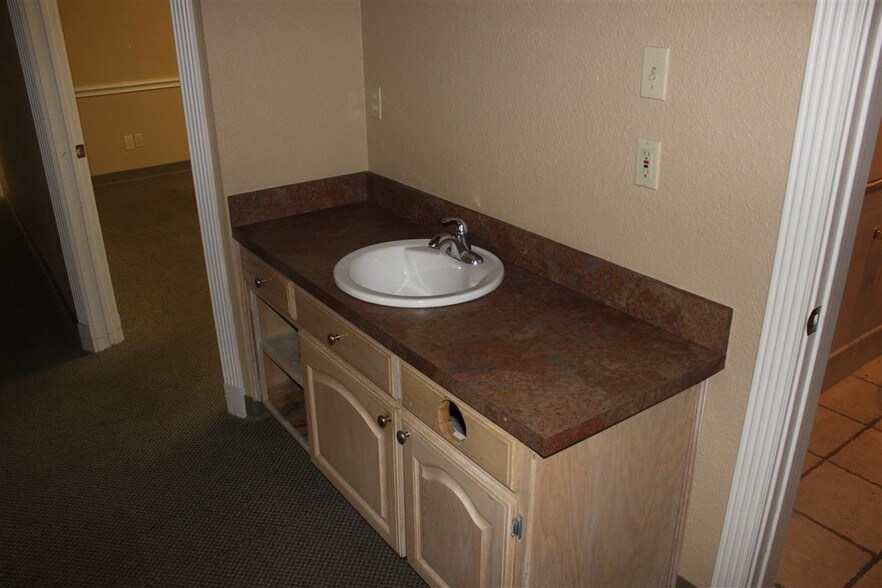 More Photos Of 6407 Colleyville Blvd, Colleyville Medical For Sale