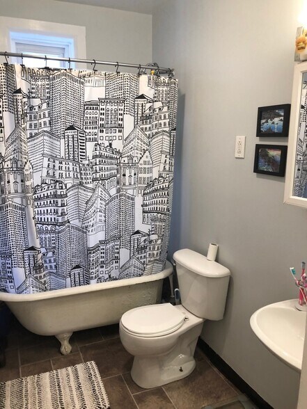 More Photos Of 1460 W Huron St, Chicago Apartments For Sale