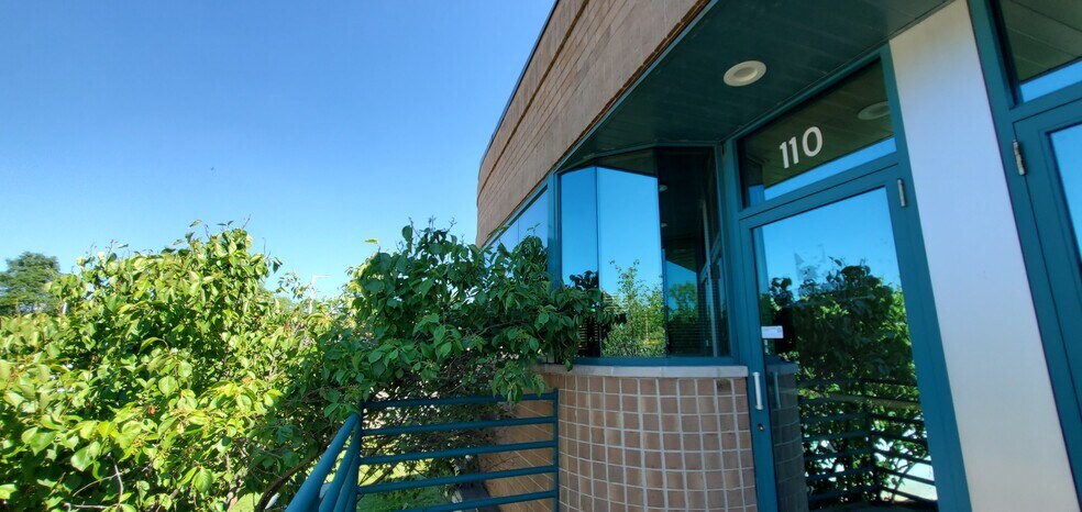 More Photos Of 910 W Lake St, Roselle Office For Lease