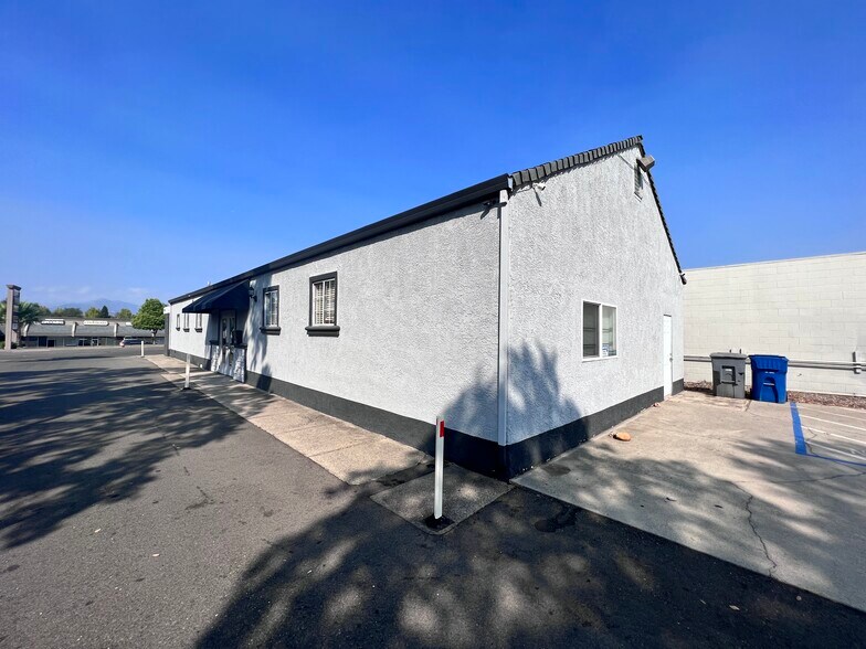 More Photos Of 2665 Bechelli Ln, Redding Office For Lease