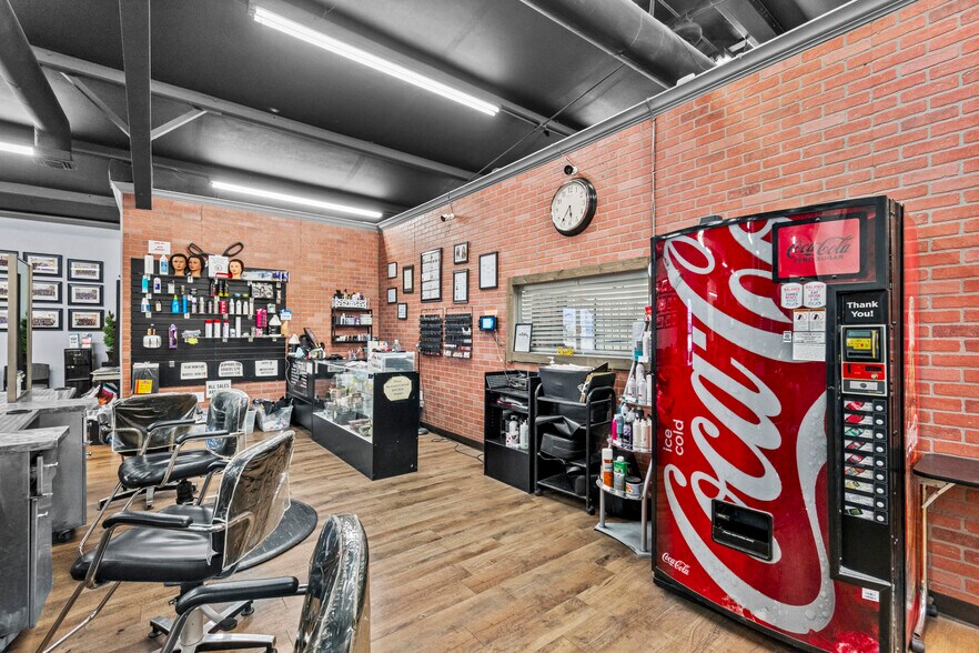 More Photos Of 1550 W Thatcher Blvd, Safford Loft Creative Space For Sale