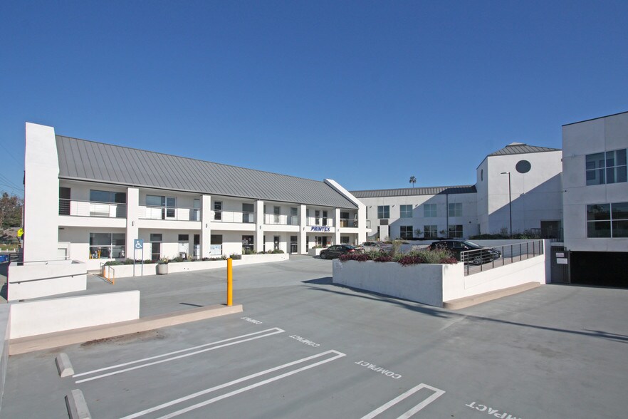 More Photos Of 3272 Motor Ave, Los Angeles Unknown For Lease