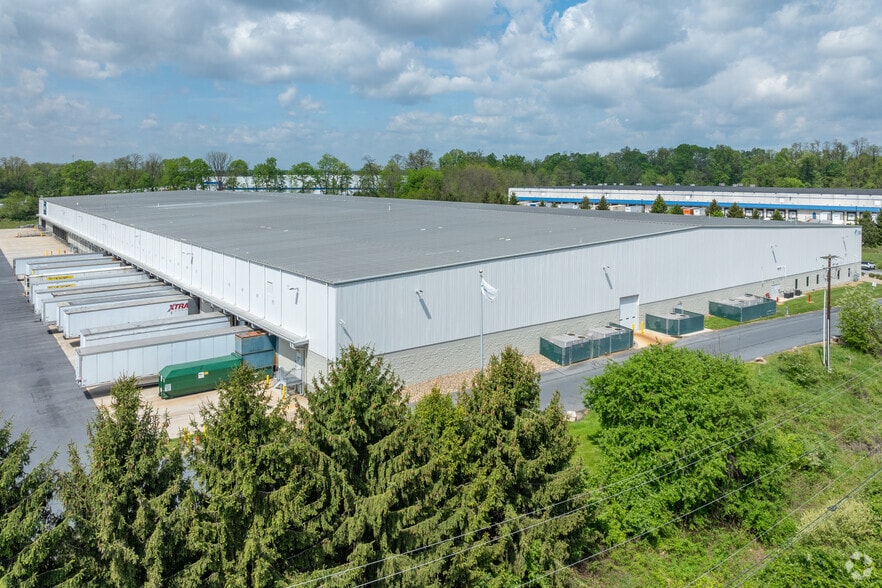 More Photos Of 355 Independence Ave, Mechanicsburg Warehouse For Lease