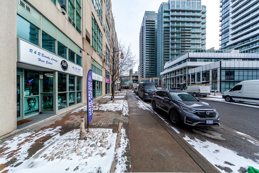 More Photos Of 250-300 Manitoba St, Toronto Apartments For Sale