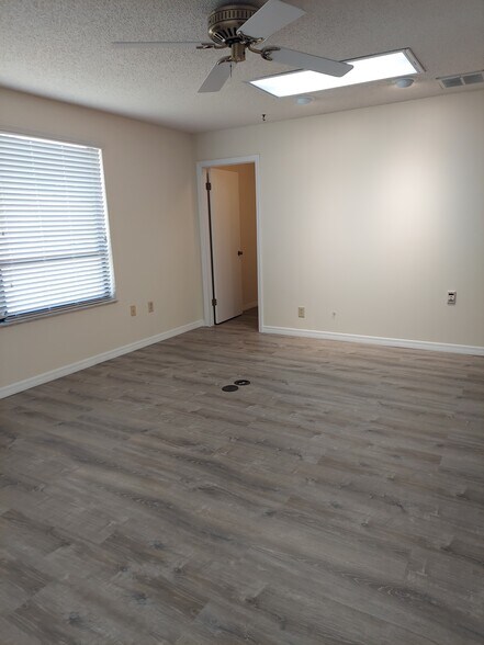 More Photos Of 7510 Ridge Rd, Port Richey Office For Lease