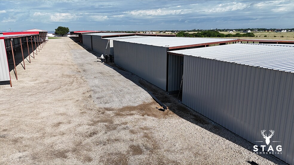 More Photos Of 13676 Interstate 35, Valley View Unknown For Lease