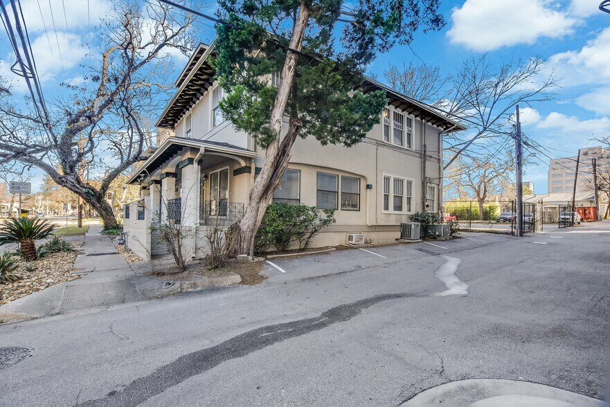 More Photos Of 1305 San Antonio St, Austin Office For Sale