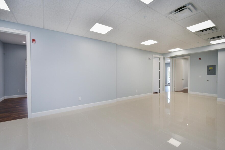 More Photos Of 2401 1st St, Fort Myers Office Residential For Lease
