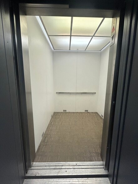 More Photos Of 1215 Washington Ave, Wilmette Office For Lease