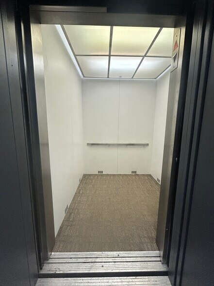 More Photos Of 1215 Washington Ave, Wilmette Office For Lease