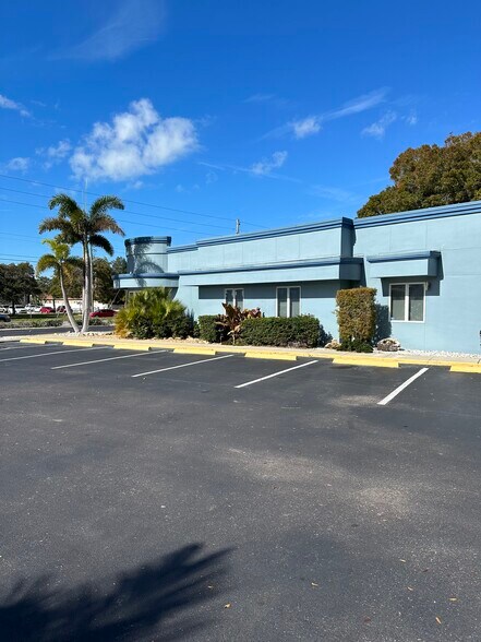 More Photos Of 7641 66th St N, Pinellas Park Medical For Sale