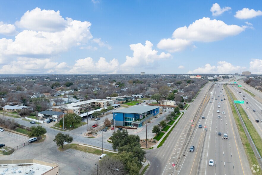 More Photos Of 4801 West Fwy, Fort Worth Veterinarian Kennel For Sale