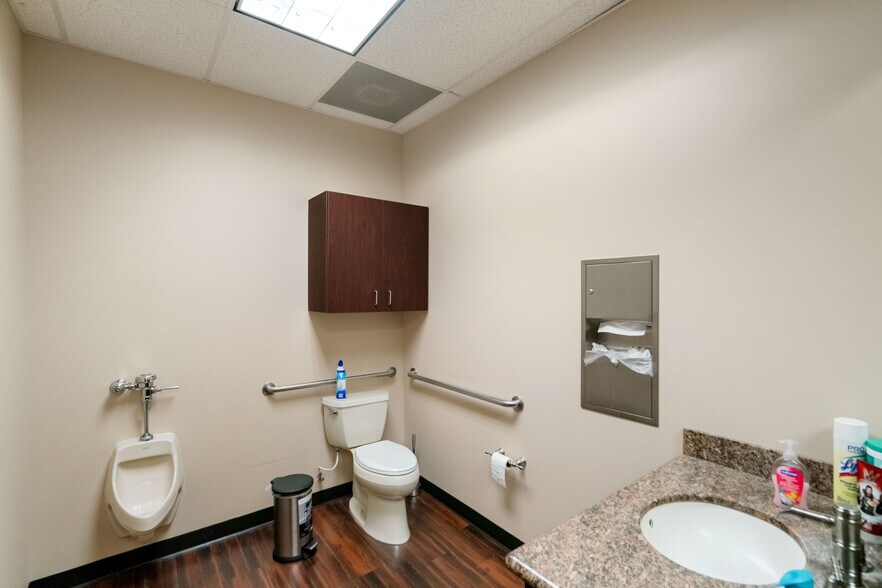 More Photos Of 207 W Archer Rd, Baytown Warehouse For Sale