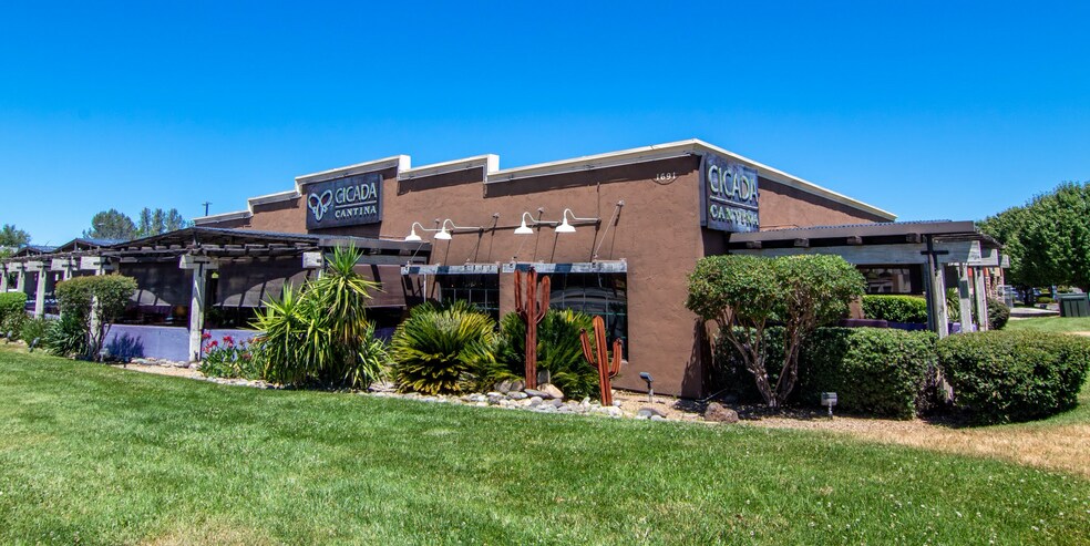 Primary Photo Of 1691 Hilltop Dr, Redding Restaurant For Lease