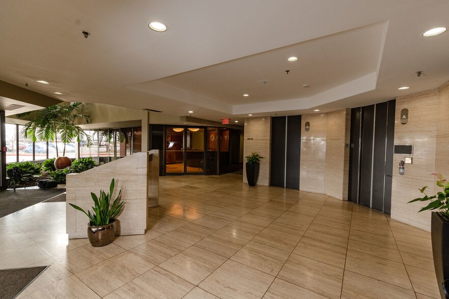 More Photos Of 7666 E 61st St, Tulsa Office For Sale