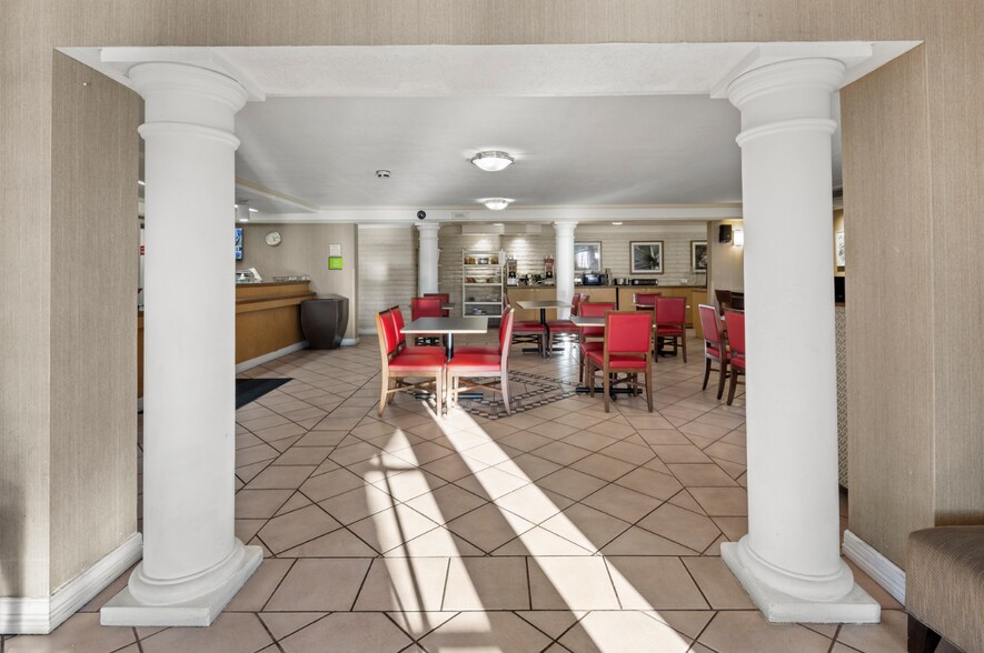 More Photos Of 911 S 48th St, Tempe Hotel For Sale