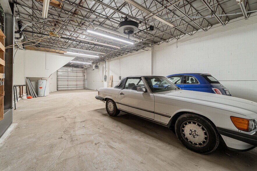 More Photos Of 8515 Av 9e, Montréal Light Manufacturing For Lease
