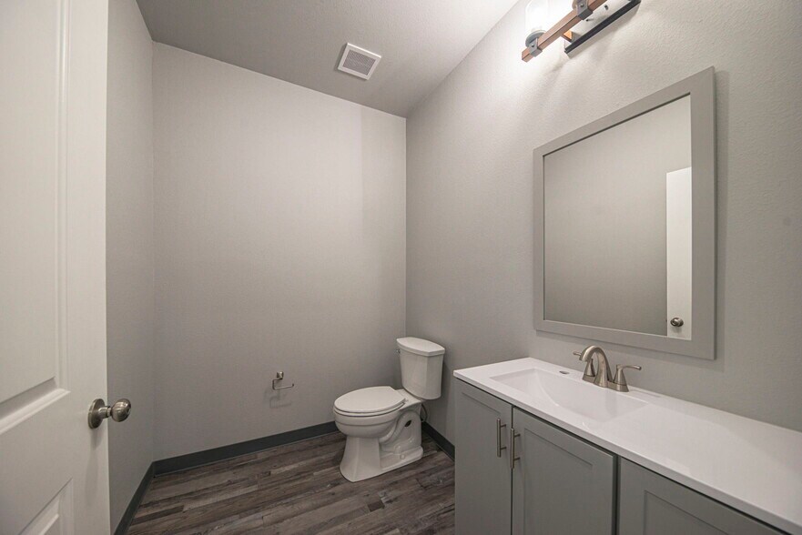 More Photos Of 14010 W Silver Fox Trl, Odessa Warehouse For Lease