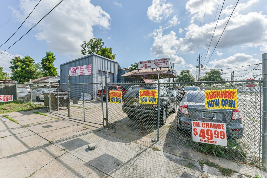More Photos Of 2623 Berry Rd, Houston General Retail For Sale