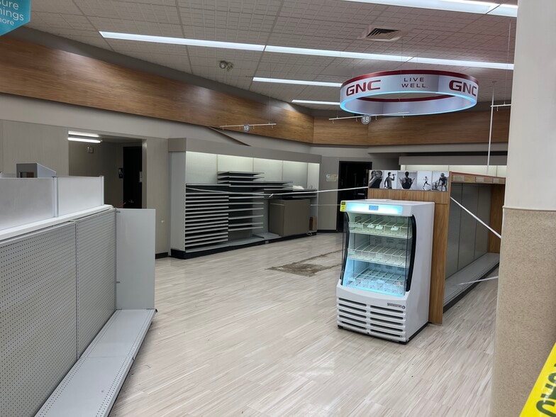 More Photos Of 10 Hemingway Ave, East Haven Drugstore For Sale