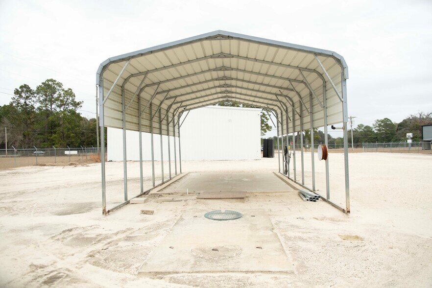 More Photos Of 4134 US 441, Lake City Light Manufacturing For Lease