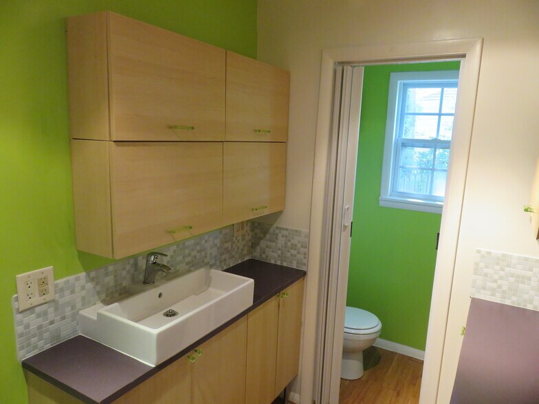 More Photos Of 1239 W Main St, Jenks Medical For Sale