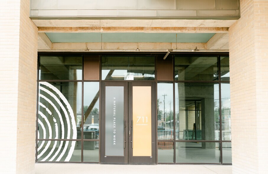 More Photos Of 711 Broadway St, San Antonio Office For Lease